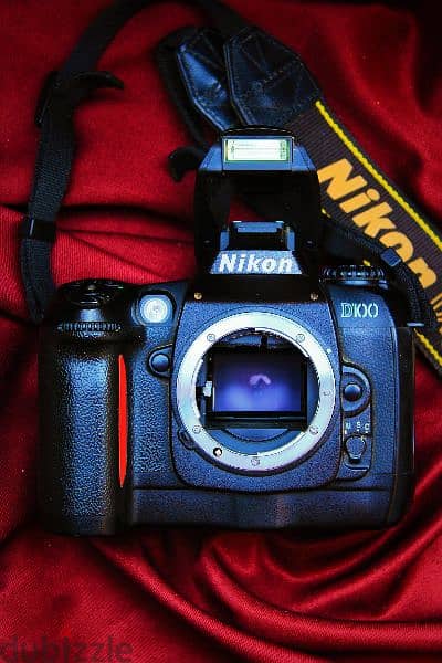 Nikon D100 Shutter 5K كالجديدة بدون اي مشتملات بادي فقط 8