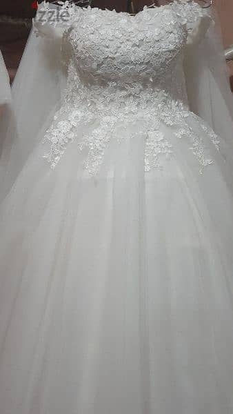فستان زفاف +طرحه طويله +طقم +برسينج 4
