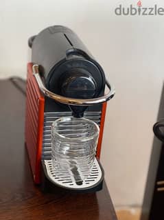 Nespresso coffe machine new with 1 year warranty