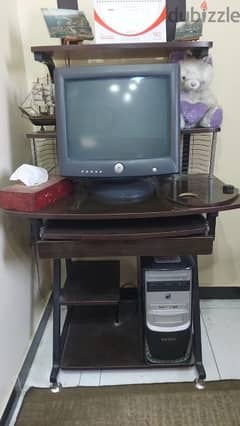 كمبيوتر Dell بالمكتبه 0