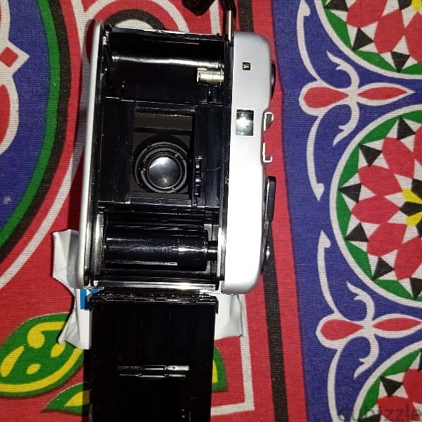 vintage camera with it's films and pictures cards 4