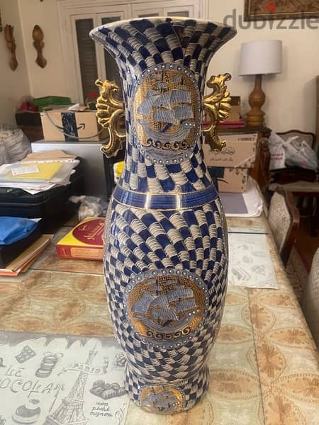 beautiful blue and gold vase 1