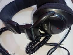 sony Mdr-v600 studio headphones. 0