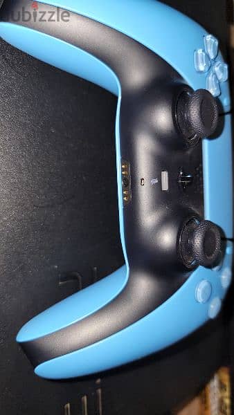 blue dualsense Playstation 5 controller like new دراع بلايستيشن 5 1