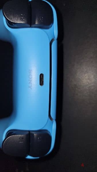 blue dualsense Playstation 5 controller like new دراع بلايستيشن 5 2