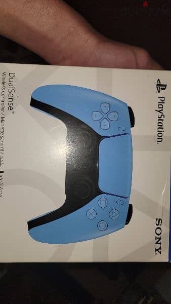 blue dualsense Playstation 5 controller like new دراع بلايستيشن 5 4