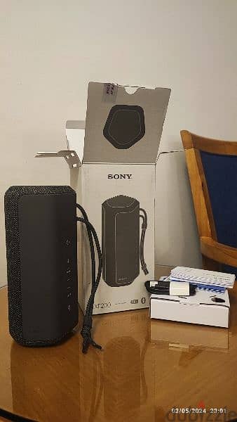 Sony XE200 portable speaker 0