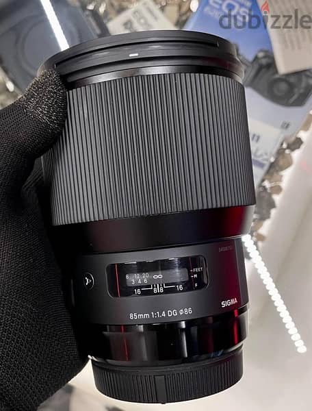 Canon R8+Lens sigma 85mm 1-4+Mount Canon 5