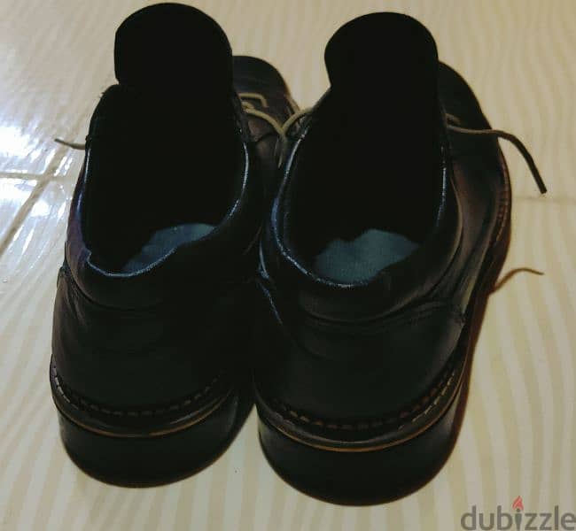 حذاء جلد مقاس 45 اللون أسود
حذاء شيك استعمال بسيط جدا بحالة الجديد 2