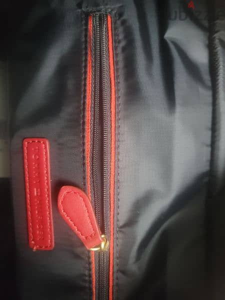 New Tommy bag original from USA . . . didn't use 4