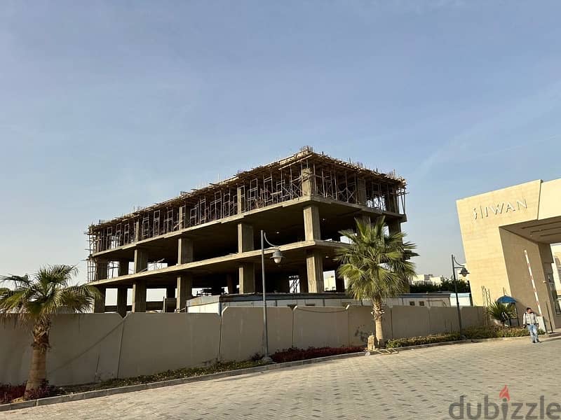 عيادة للبيع 88م في الشيخ زايد بالقرب من هايبر وان the trine mall iwan 6