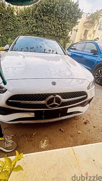 c180 amg sport for sale whiteXred interior للبيع سي ١٨٠ ابيض فرش احمر 2