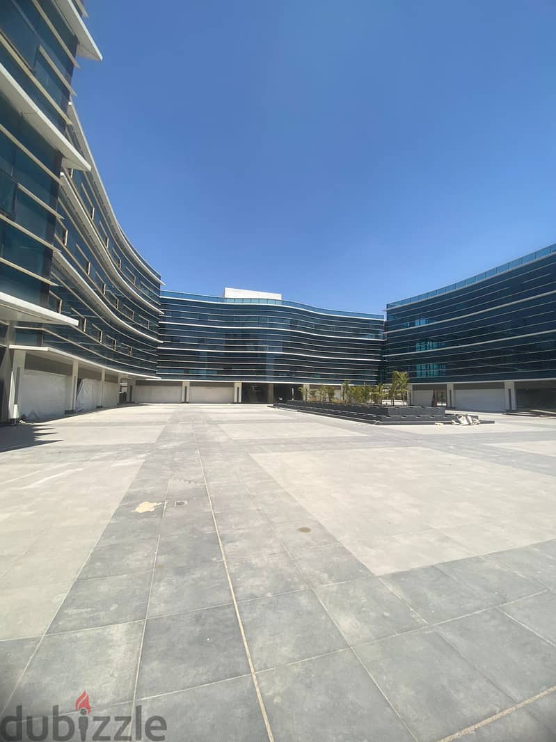 مبني اداري كامل للايجار 3600 متر في الشيخ زايد جوار كابيتال علي المحور 1
