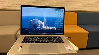 MacBook Pro late 2016 with Touch Bar - Keyboard Arabic -English 0