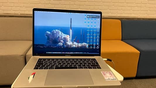 MacBook Pro late 2016 with Touch Bar - Keyboard Arabic -English