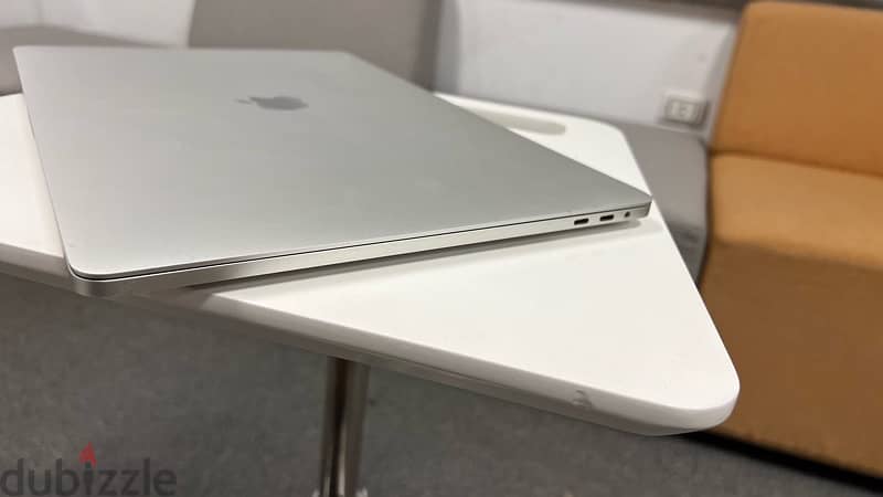 MacBook Pro late 2016 with Touch Bar - Keyboard Arabic -English 1