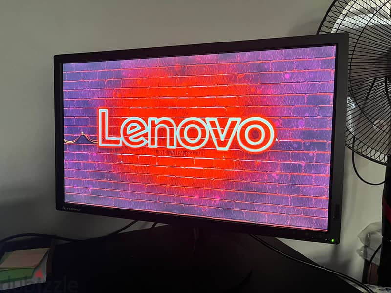 Lenovo Thinkvision 24inch Screen/Monitor, Lightly used 3
