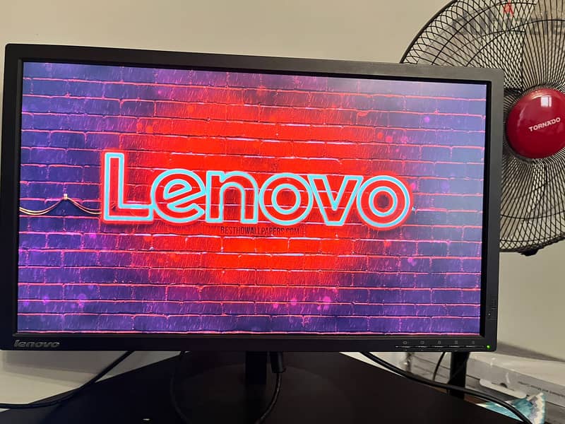 Lenovo Thinkvision 24inch Screen/Monitor, Lightly used 4
