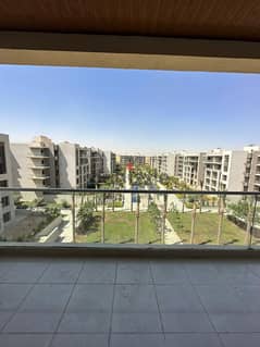 شقه ارضي بحديقه متشطبه للبيع كومبوند  apartment for sale address east