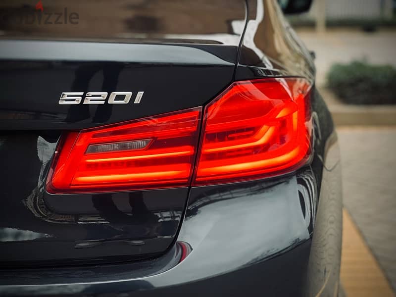 سياره  BMW 520i الفئه لاكشيري اول مالك صيانات توكيل ٢٠١٨ فقط ١٠٦ الف 9