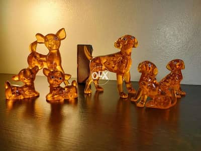 Vintage Acrylic Deer and Dogs Since 1960 للعرض فقط حاليا