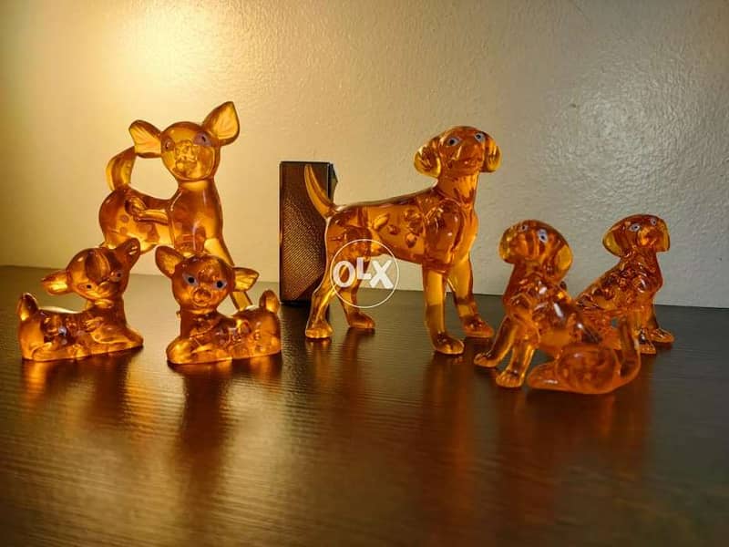 Vintage Acrylic Deer and Dogs Since 1960 للعرض فقط حاليا 0