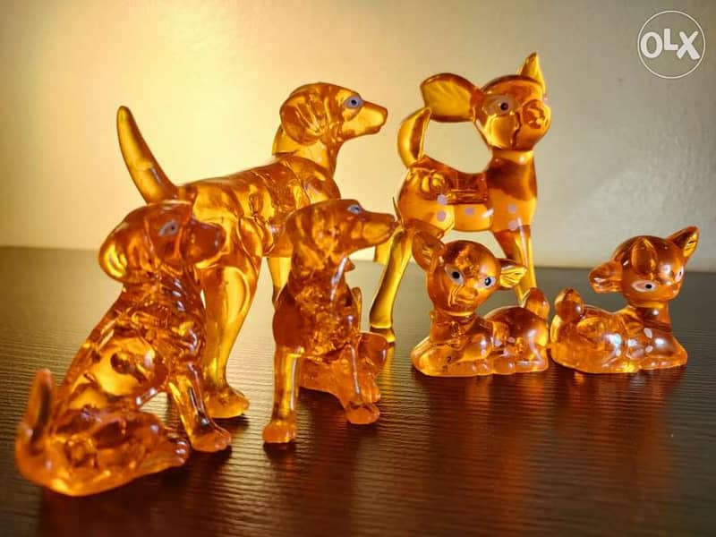 Vintage Acrylic Deer and Dogs Since 1960 للعرض فقط حاليا 1