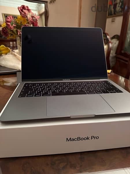 Macbook Pro 2018 13 inch 256 GB 5