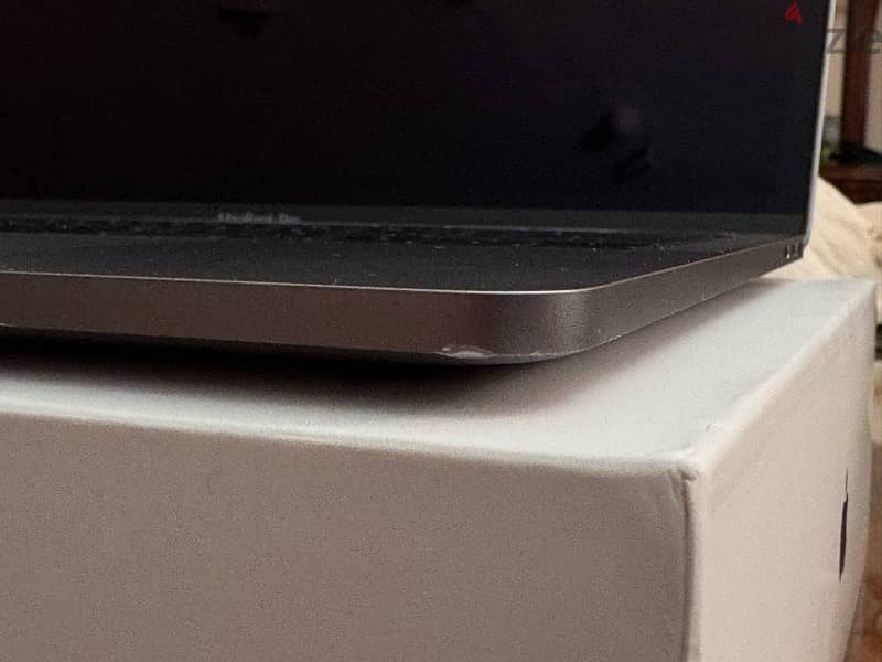 Macbook Pro 2018 13 inch 256 GB 8