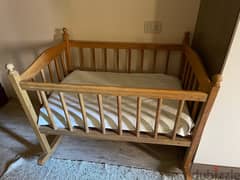 used baby bed (wood)