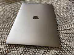 MacBook Pro 2017 _ 15inch/ cycle144