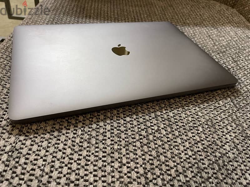MacBook Pro 2017 _ 15inch/ cycle144 7