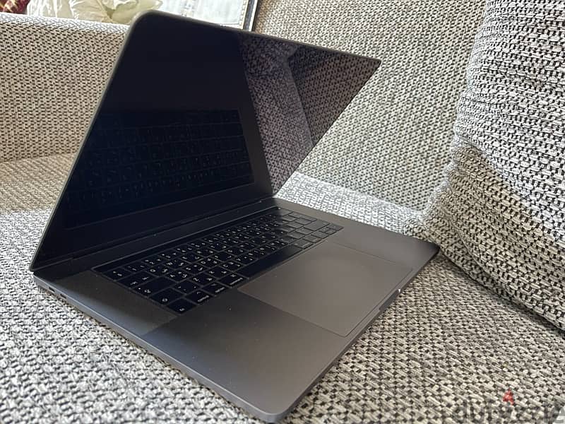 MacBook Pro 2017 _ 15inch/ cycle144 9