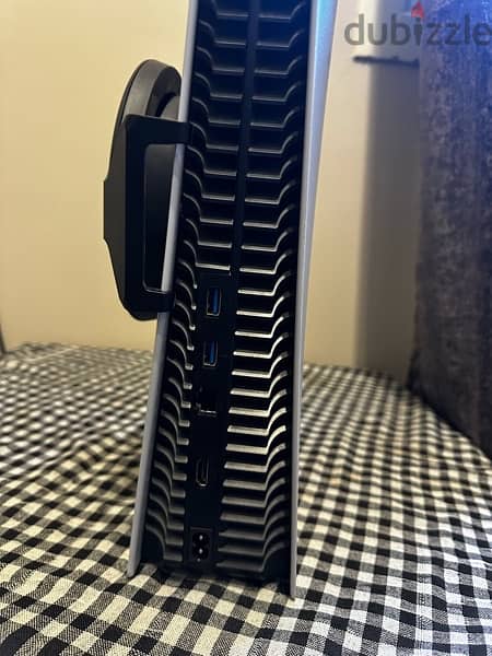 Ps5 Perfect condition 2 controllers + charging base 2