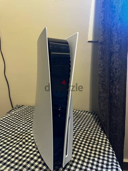 Ps5 Perfect condition 2 controllers + charging base 3