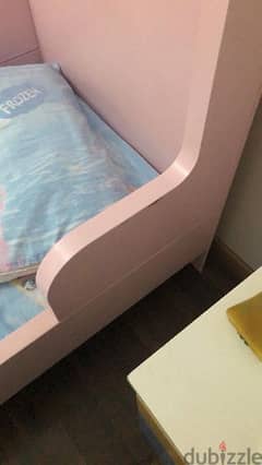 سرير ايكيا بينك بحالة ممتاز والمرتبة هديه Ikea Pink children bed 0