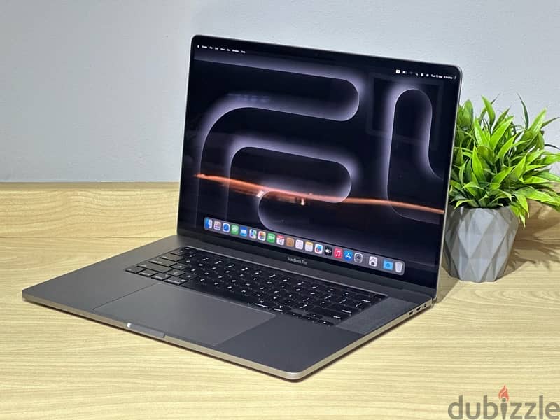Macbook Pro 2019 16-inch  بكارت شاشه ٨ جيجا 1