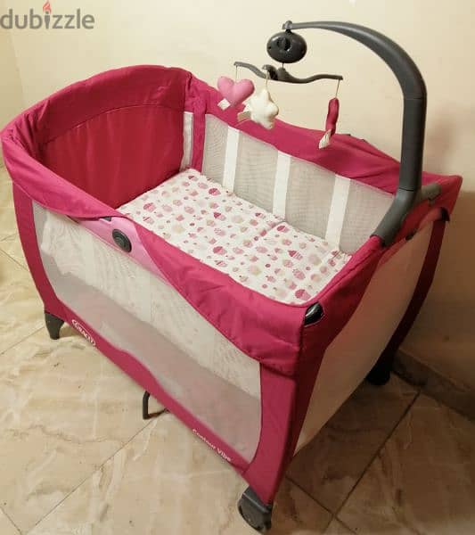 سرير أطفال براند GRACO وارد الامارات به جهاز لاهتزاز الطفل ولعبه 6