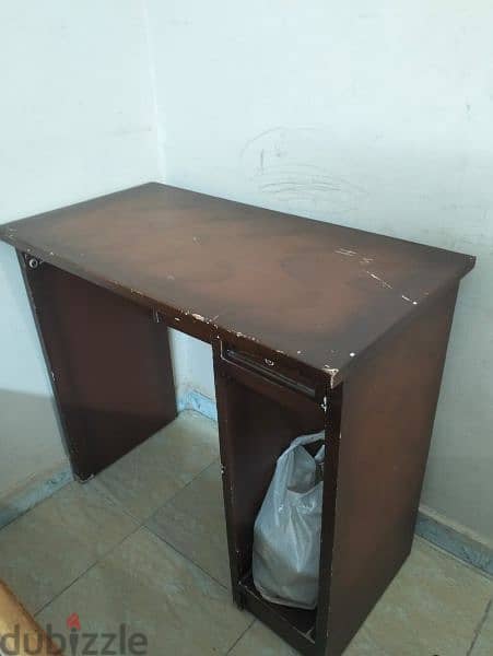 مكتب وكرسي خشب 1