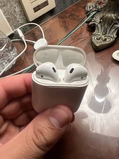 Airpods 1 in a good condition with box