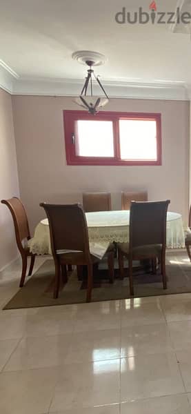High Point dining table and chairs 4