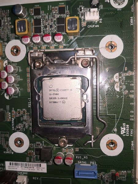 CPU i5 7500 3.4 GHz & GTX 760 2GB DDR 5 1