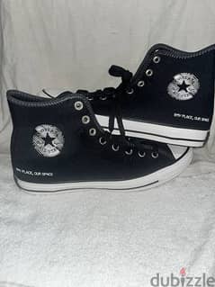 original converse, size 41. Used and slightly ripped 0