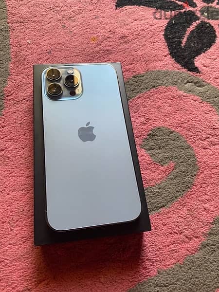 iPhone 13 Pro Max 256 giga with charger 20 watt 1
