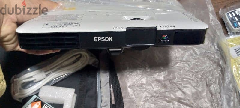 جهاز بروجيكتور ايبسون EP1780w 3