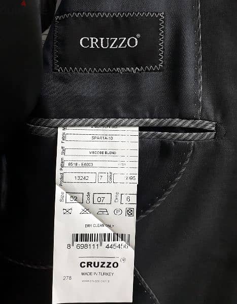 CRUZZO grey suit. . . made in Turkey size 52 1