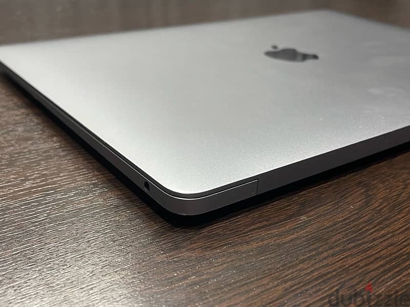 Apple MacBook Air 2020 USED Like NEW M1 chip 18