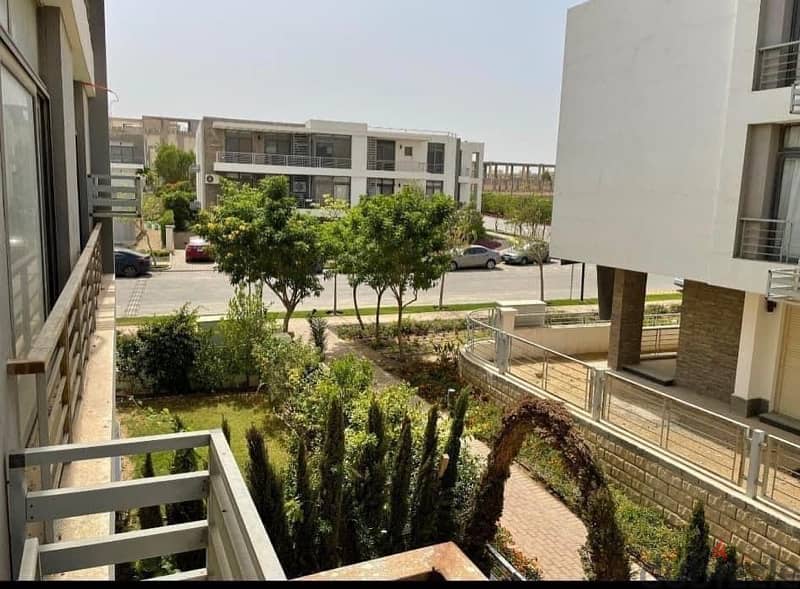 شقة ٣غرف امام المطار دقايق من مدينه نصر في تاج سيتي بخصم٣٧٪؜ وبالتقسيط 10
