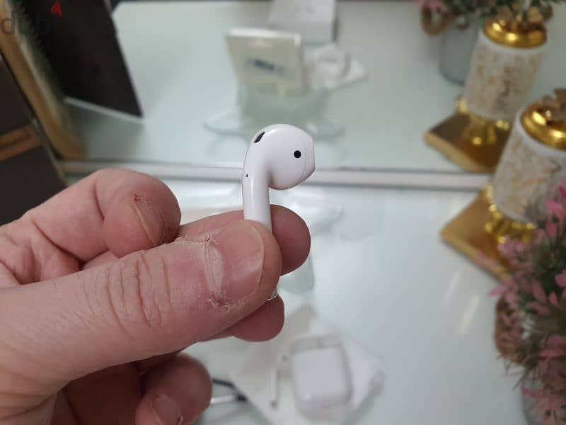 Apple airpods 2nd generation 6