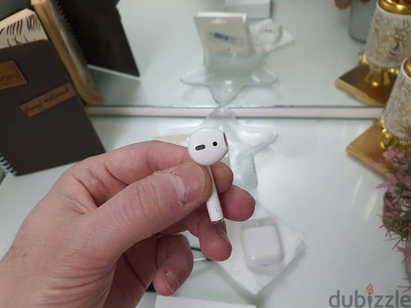 Apple airpods 2nd generation 8